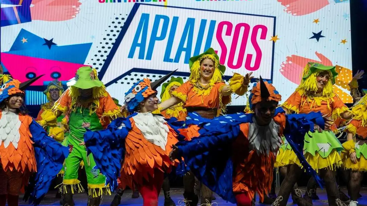 M&aacute;s de 1.400 participantes, comparsas llegadas de distintos puntos y un programa que mezcla diversi&oacute;n y emoci&oacute;n marcar&aacute;n el Carnaval 2026. / A.E