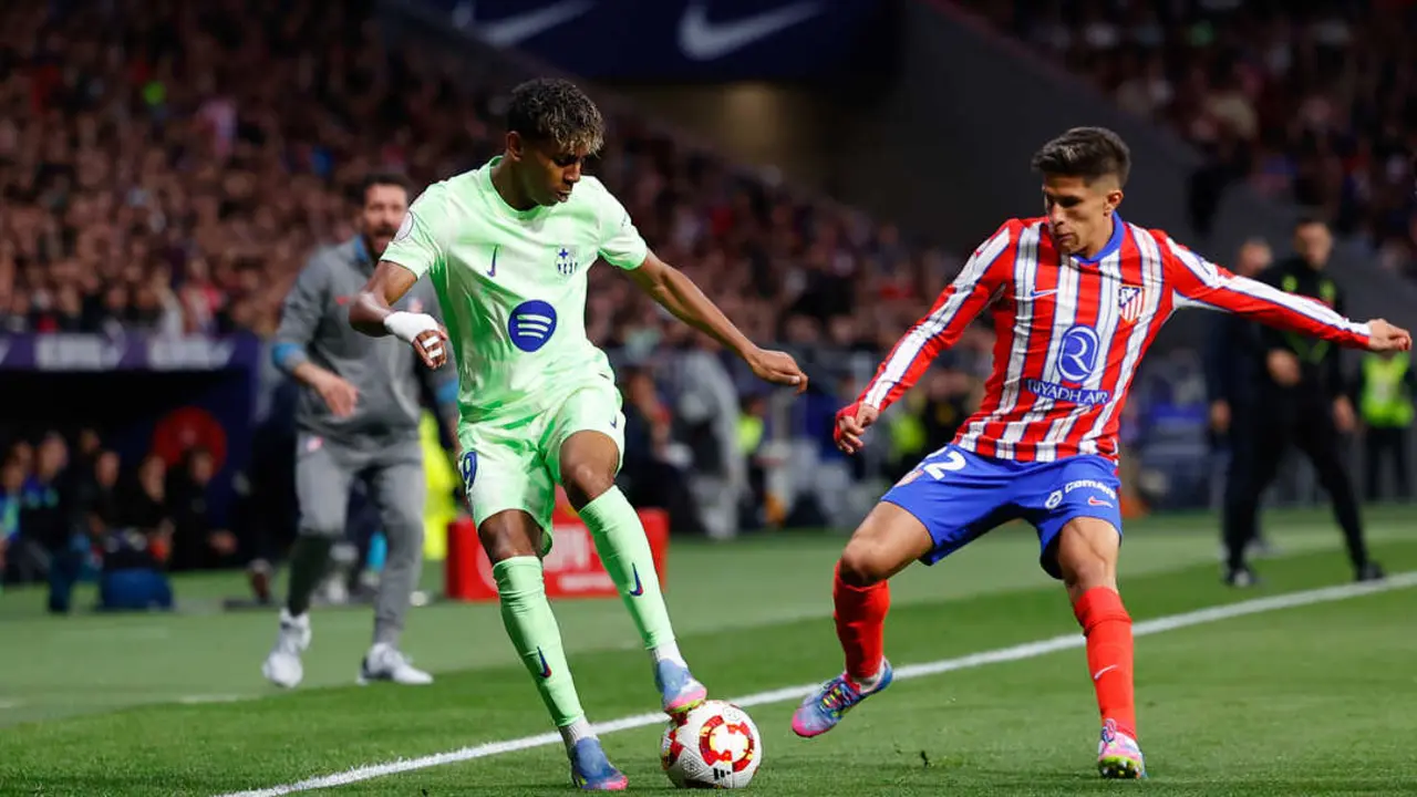 Lamine Yamal en acci&oacute;n durante la semifinal de la Copa del Rey jugada entre el Atl&eacute;tico de Madrid y el FC Barcelona en el Riyadh Air Metropolitano. / EP