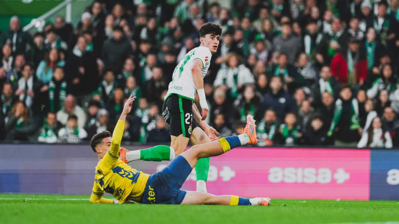 Manex durante el partido ante Las Palmas. / RRC