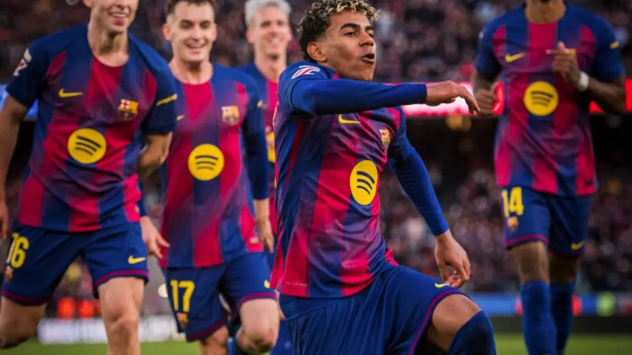 Los jugadores del Bar&ccedil;a celebran el gol de Lamine. / FCB