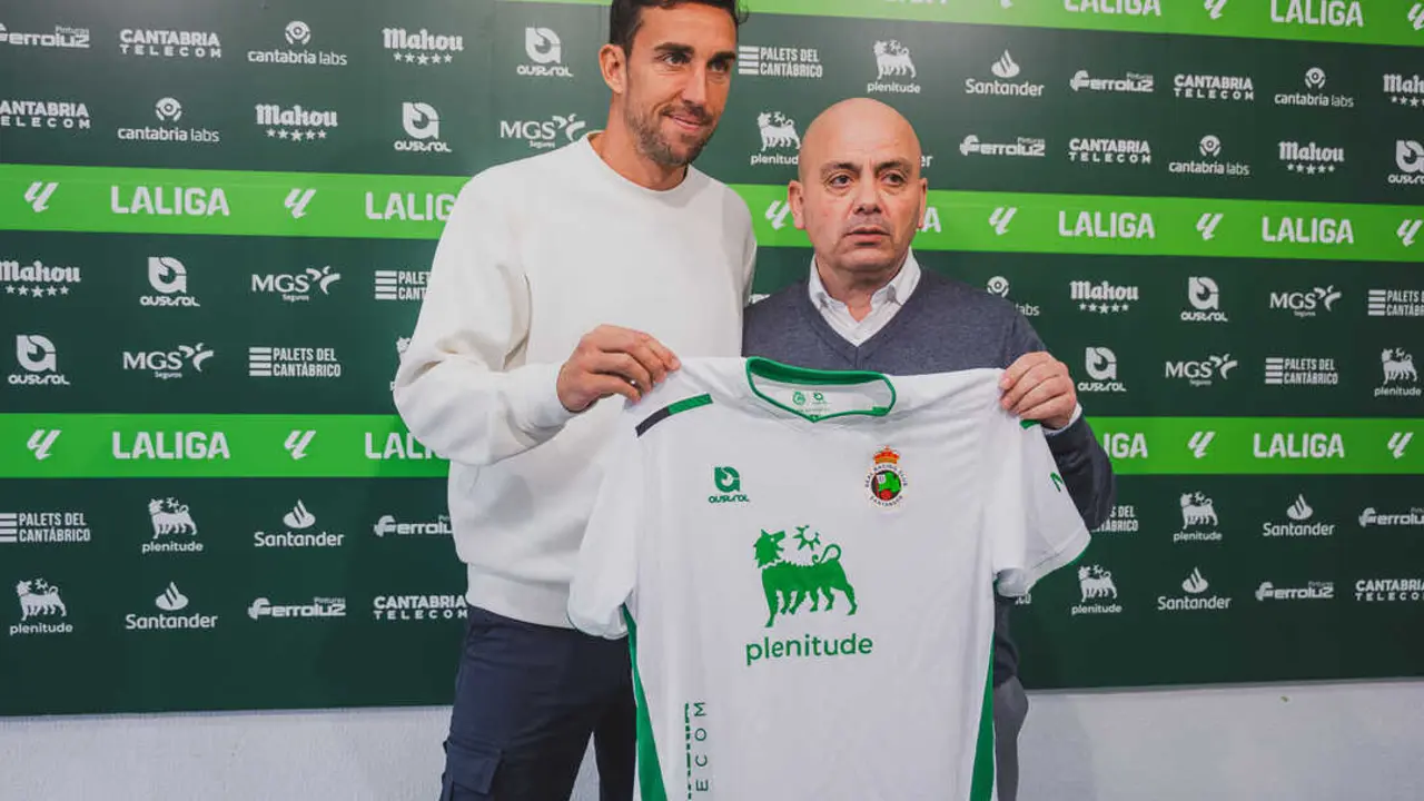 Jaime Mata se present&oacute; como nuevo jugador verdiblanco. / rrc