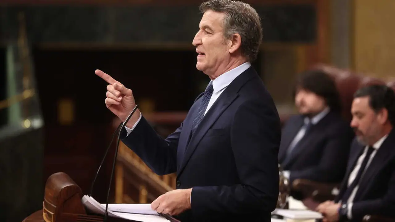 El presidente del Partido Popular, Alberto N&uacute;&ntilde;ez Feij&oacute;o, en una sesi&oacute;n de control al Gobierno. / EP