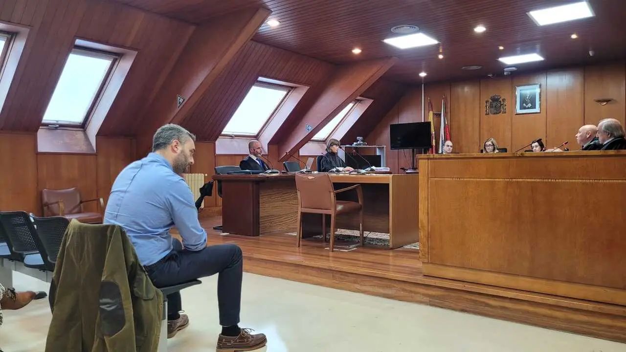 El alcalde de Ribamont&aacute;n al Monte, Joaqu&iacute;n Arco, durante el juicio contra &eacute;l . / EP