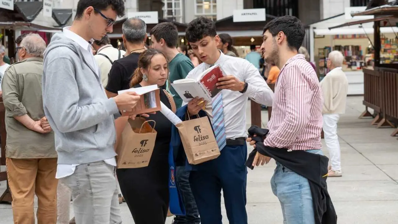 El programa cultural de la Feria del Libro de Santander alcanza los 13.500 participantes en 2025. /  FELISA