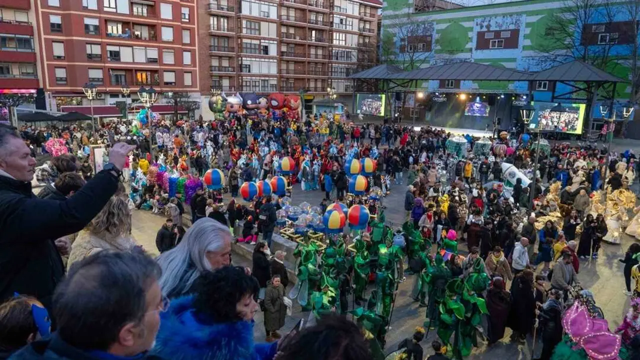 Varias personas disfrazadas en el Carnaval de Camargo. / EP