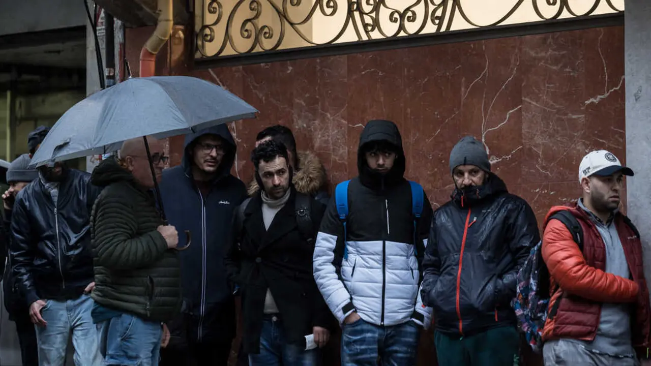 El repunte de denuncias se produce mientras el Ejecutivo tramita la regularizaci&oacute;n de m&aacute;s de 500.000 inmigrantes. / EP