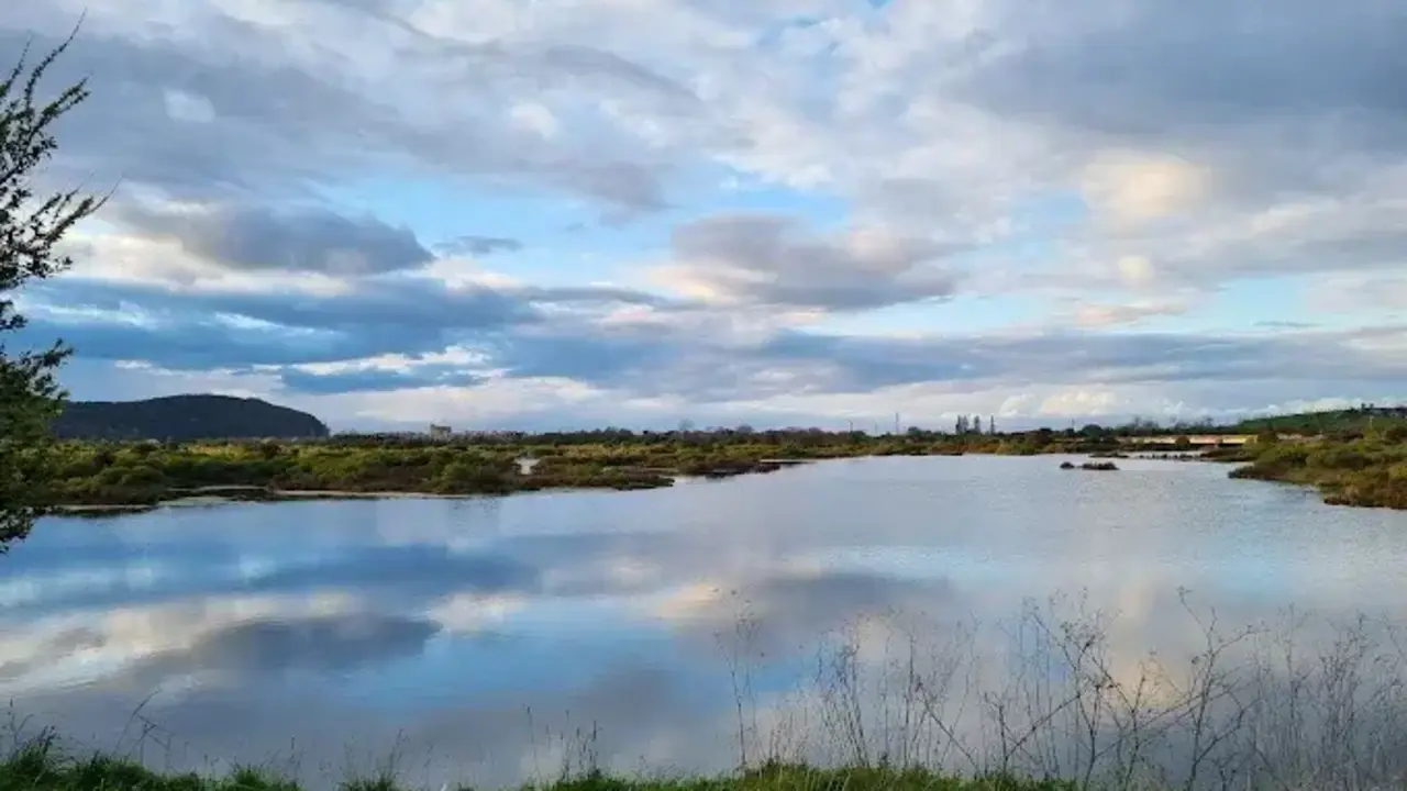A menos de una hora de Bilbao y a solo 35 minutos de Santander, este enclave natural ofrece una experiencia &uacute;nica para quienes buscan desconectar del turismo masivo. / A.E