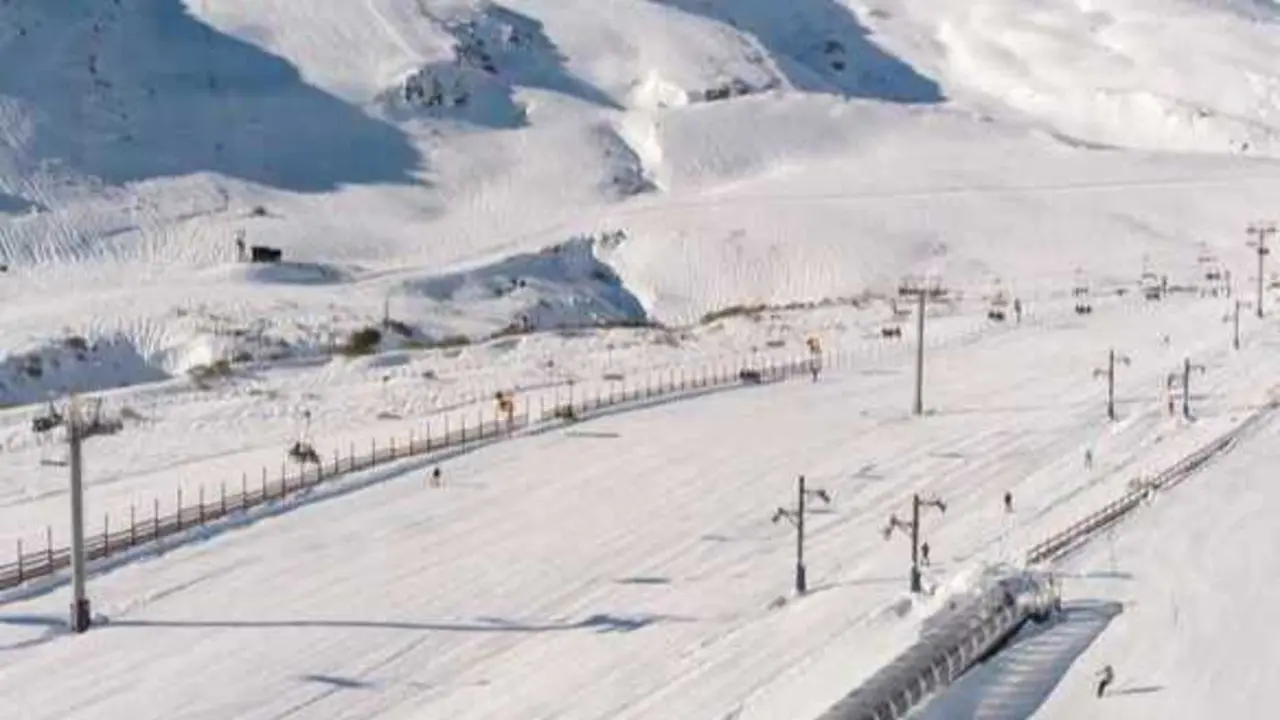 La borrasca Oriana mantiene en jaque a Cantabria y fuerza el cierre de Alto Campoo. / FB