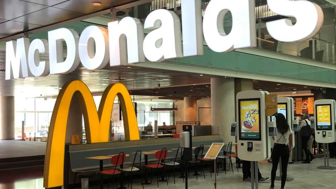 Un establecimiento de Mcdonald por dentro. / EP