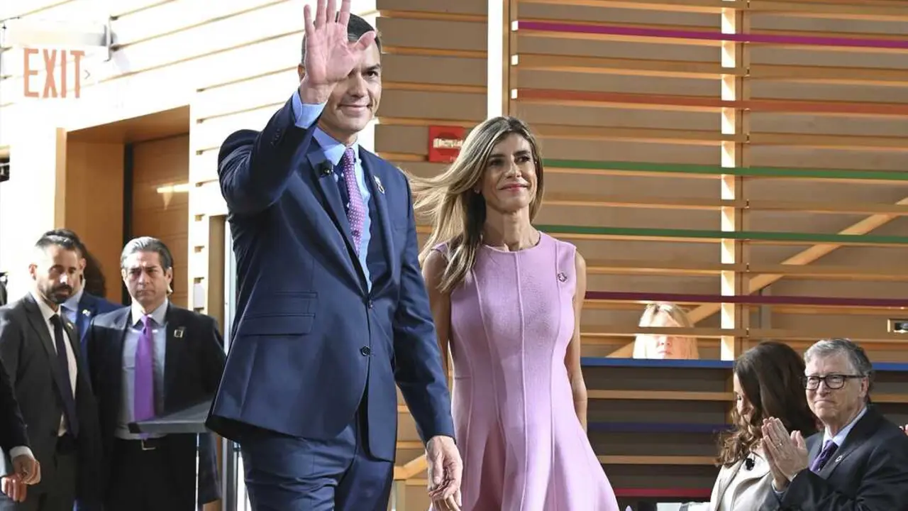 El presidente del Gobierno en funciones, Pedro S&aacute;nchez y su mujer, Bego&ntilde;a G&oacute;mez. / Moncloa