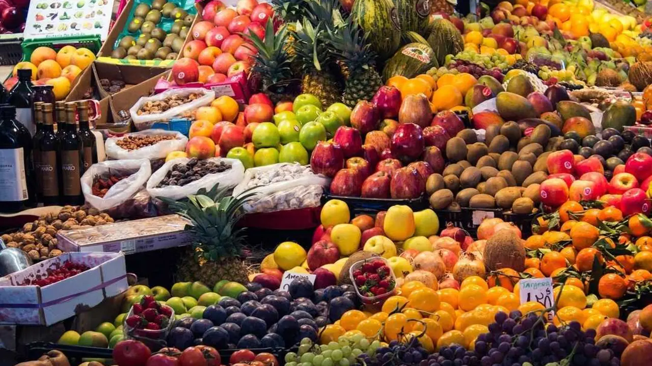 Frutas en un puesto de un mercado. / EP