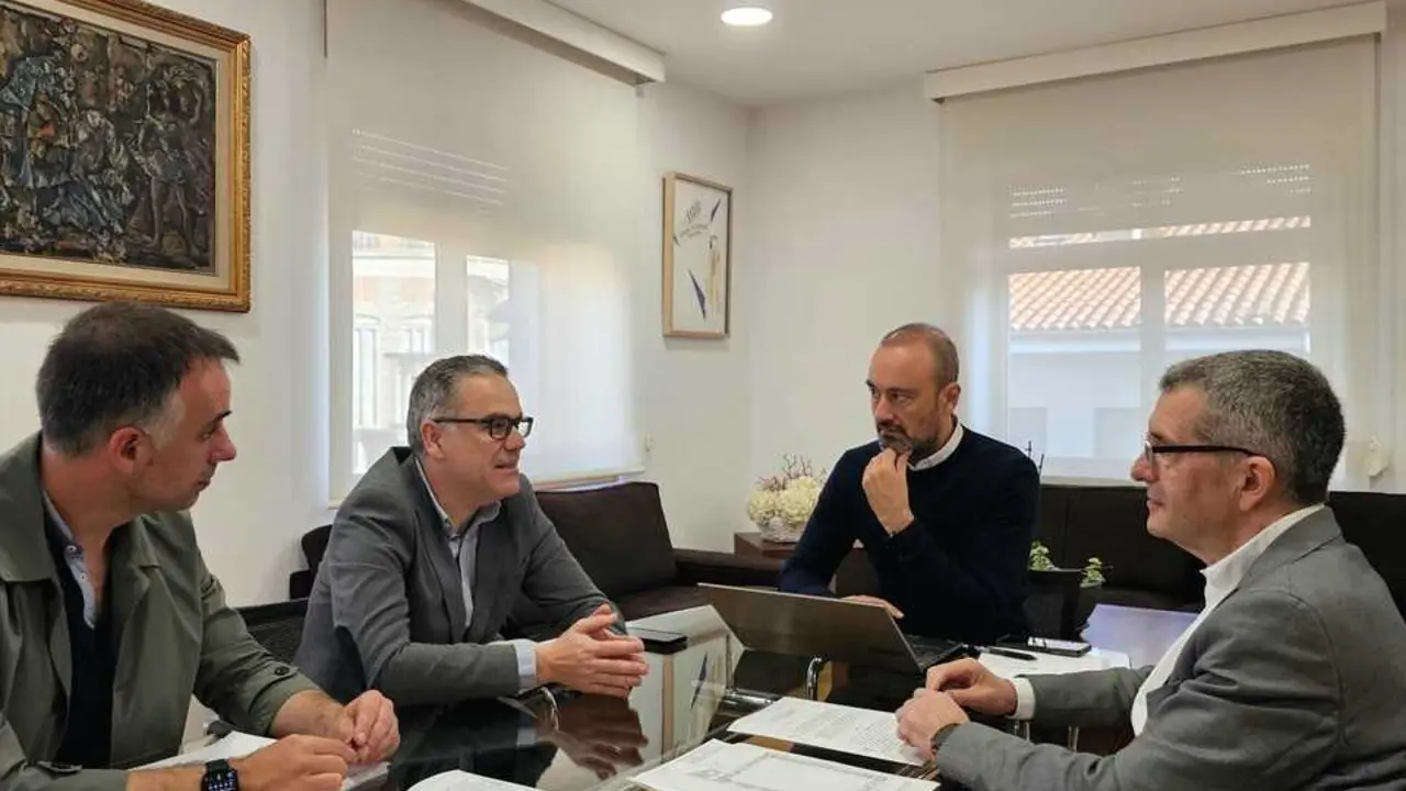 Reuni&oacute;n entre el Ayuntamiento y la Gimn&aacute;stica. / A.E.