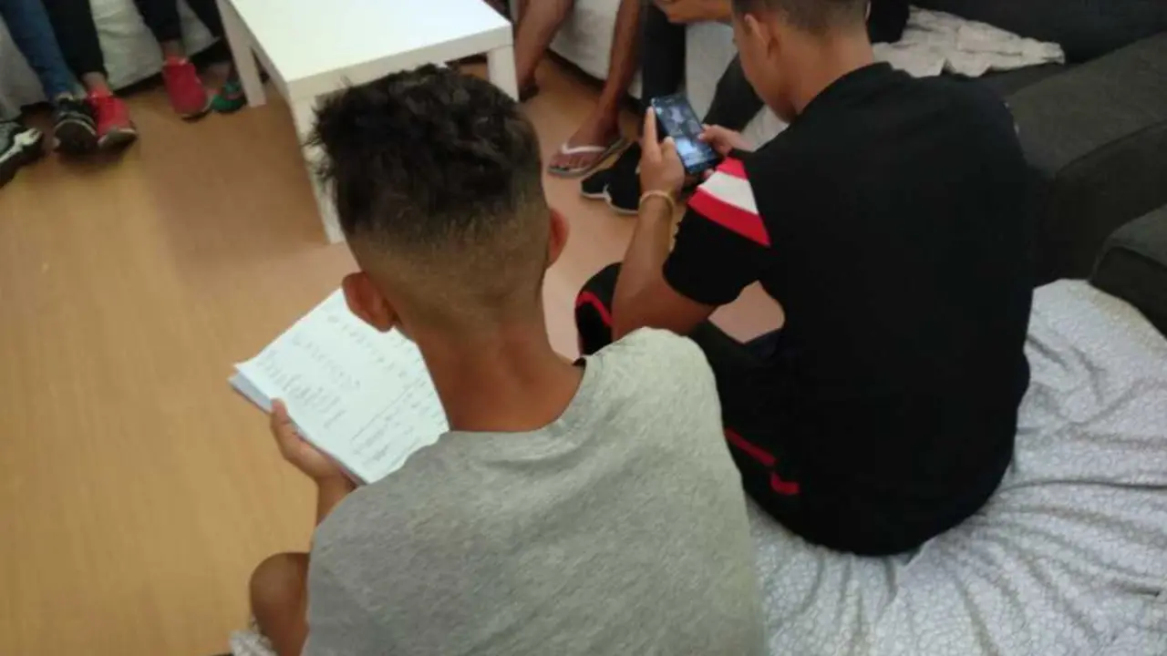 Varios menores extranjeros no acompa&ntilde;ados. / EP