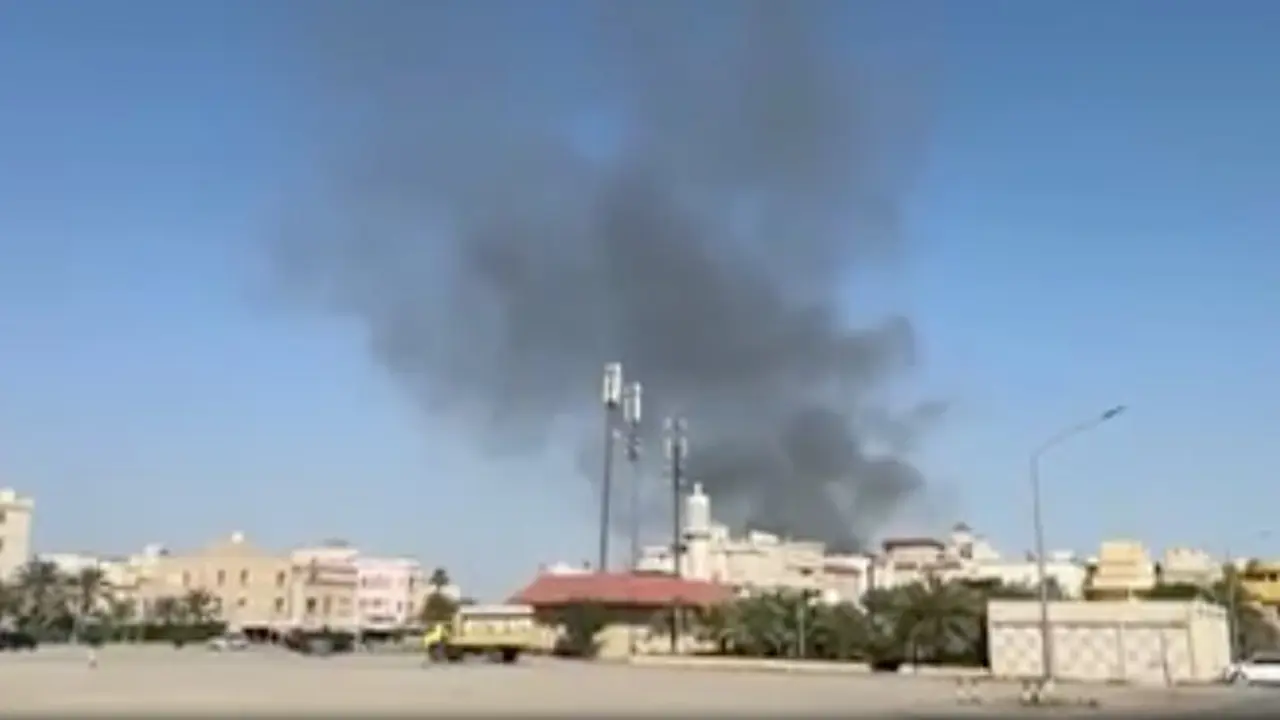 Se vio humo elev&aacute;ndose en las cercan&iacute;as del complejo de la embajada de Estados Unidos en Kuwait despu&eacute;s de que Ir&aacute;n y las milicias apoyadas por Ir&aacute;n atacaron a Israel y a los estados &aacute;rabes con ataques con misiles.