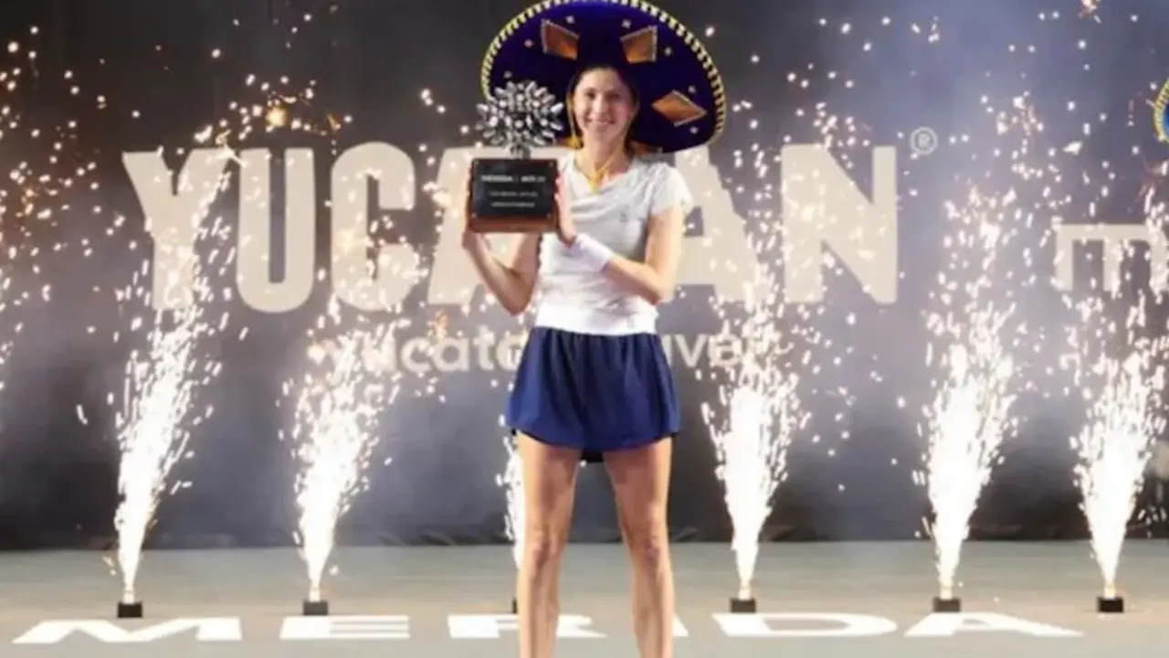 Bucsa, con el trofeo en individuales de M&eacute;rida.