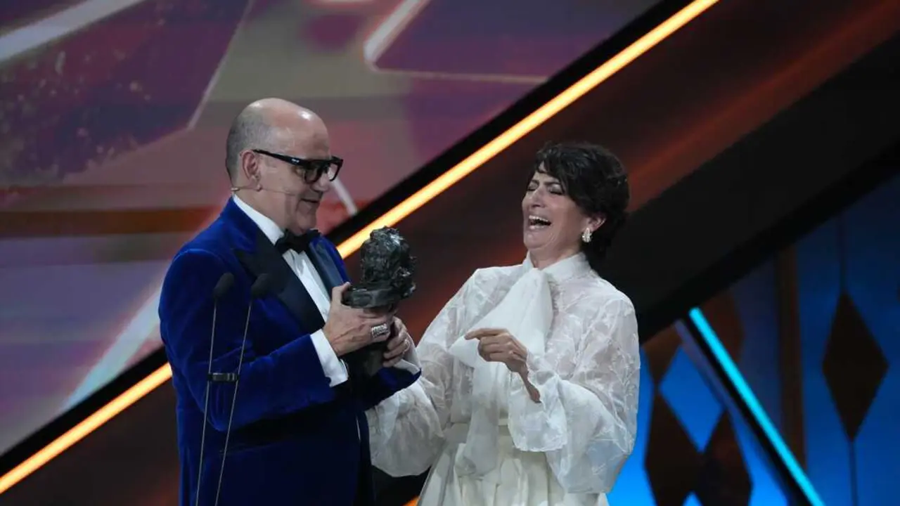 os&eacute; Corbacho y Silvia Abril entregan el Goya a Mejor Cortometraje Documental en la 40&ordf; edici&oacute;n de los Premios Goya, en Barcelona.

David Zorrakino / Europa Press