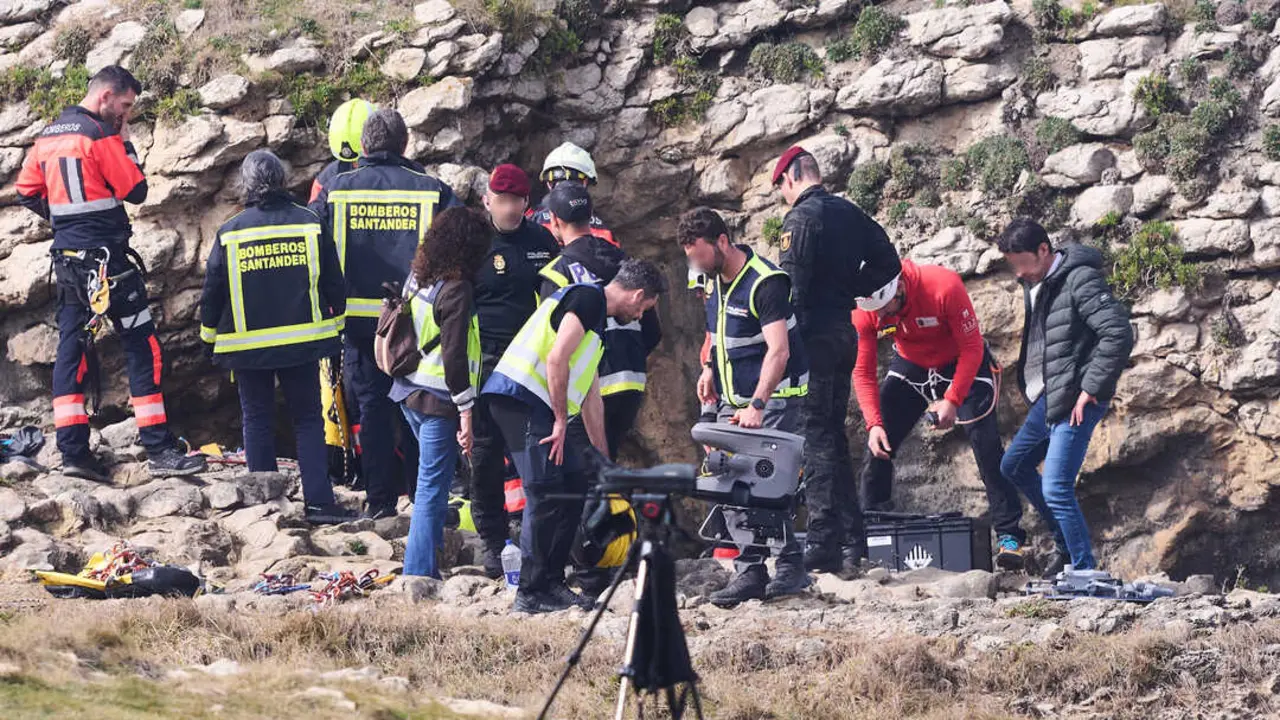 Equipos de rescate y servicios de emergencias trabajan en el lugar de los hechos. / EP