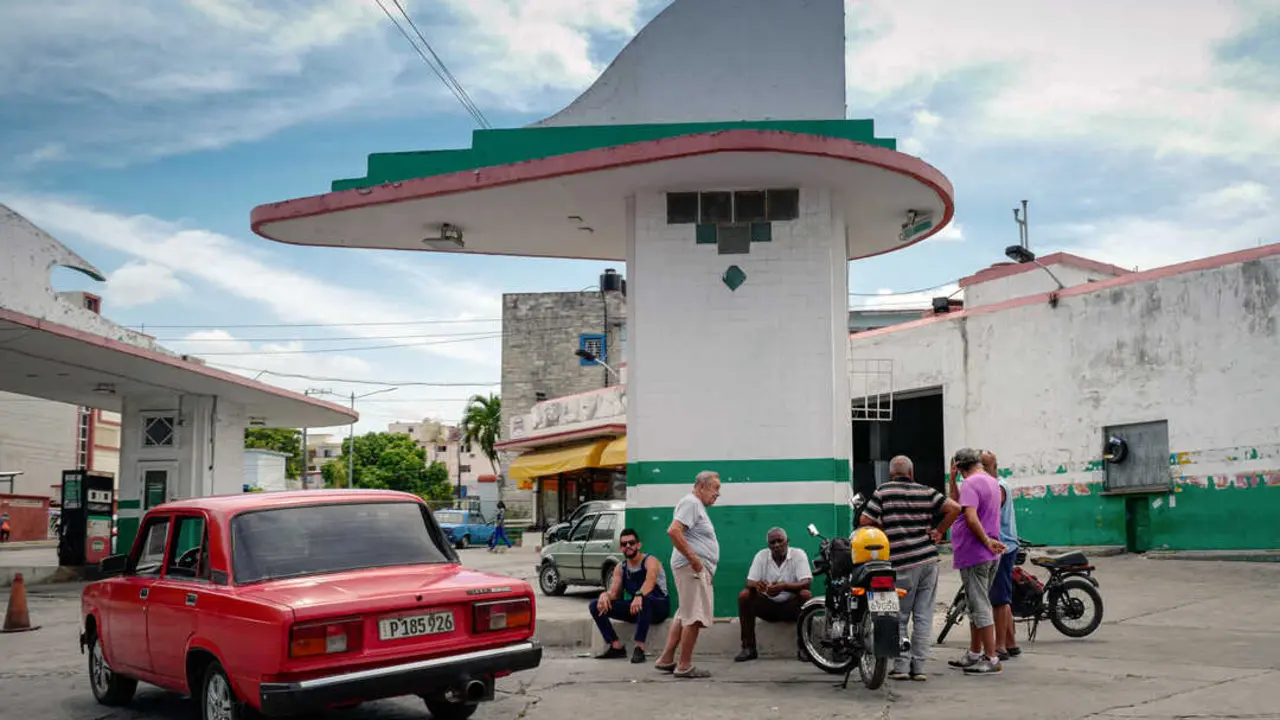 Un fallo en una de las principales centrales el&eacute;ctricas de Cuba desencaden&oacute; un apag&oacute;n masivo que dej&oacute; sin luz a gran parte del occidente del pa&iacute;s. / EP