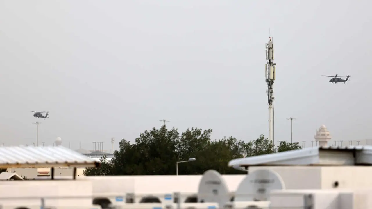 Explosiones visibles desde su hotel, helic&oacute;pteros militares sobrevolando la ciudad y sin vuelos para regresar a casa: as&iacute; vive una pareja de Santander su inesperado bloqueo en Doha. / EP