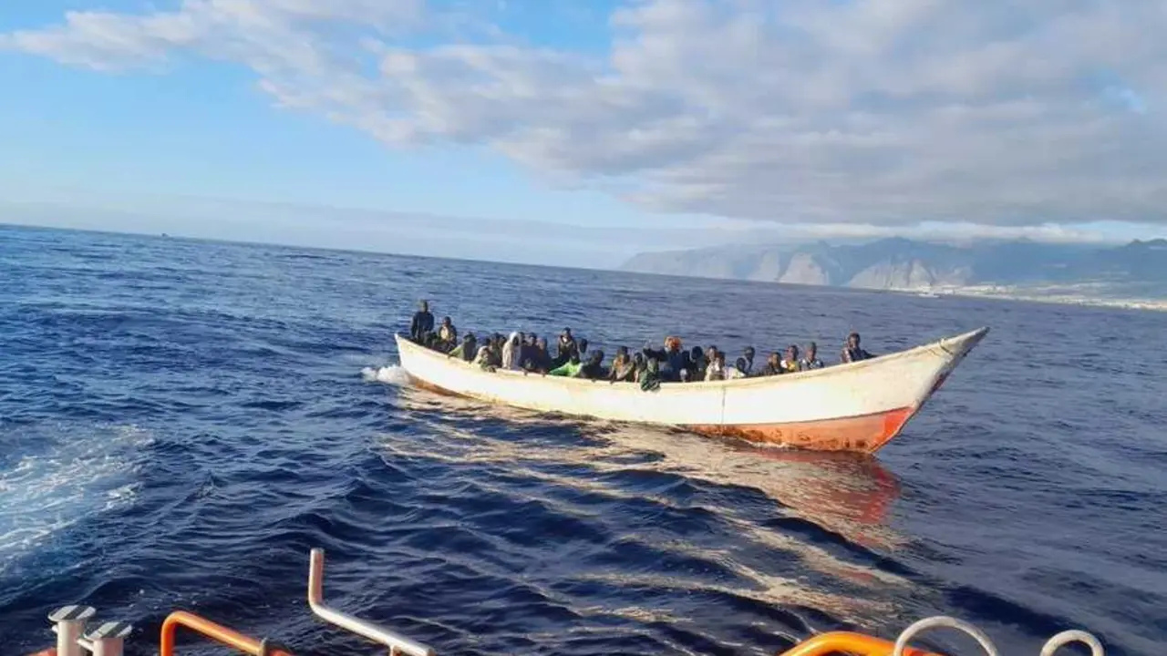 Patera rescatada por Salvamento Mar&iacute;timo. / EP