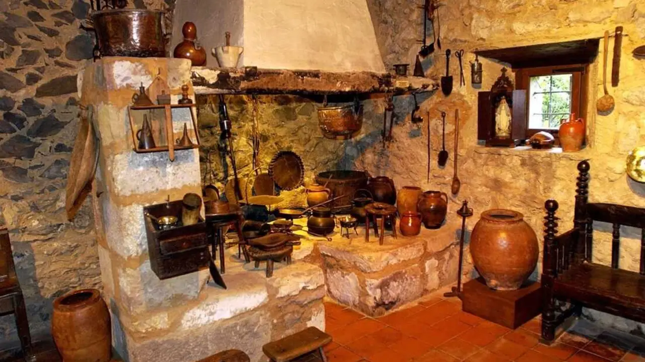 El Museo Etnogr&aacute;fico de Cantabria propone este mes una serie de talleres gratuitos para explorar el papel de la mujer en las leyendas, relatos y tradiciones populares c&aacute;ntabras. / a.e