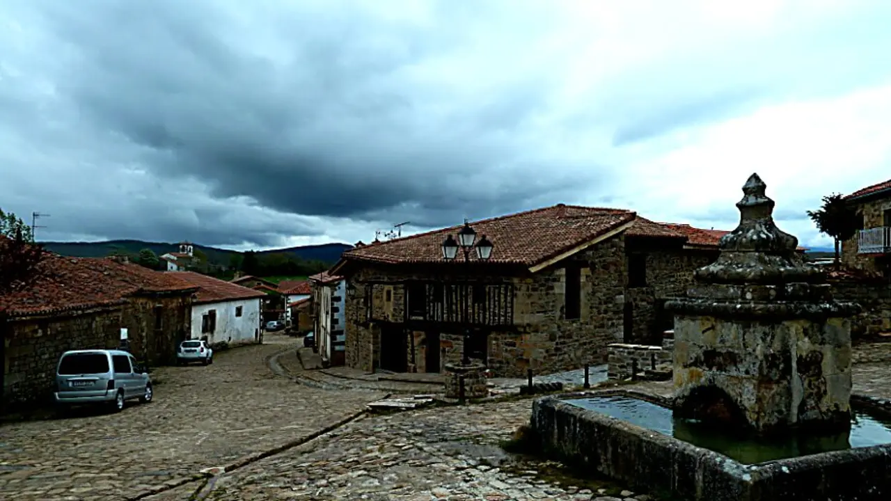 En el sur de Cantabria existe un peque&ntilde;o pueblo que parece detenido en el tiempo. / A.E