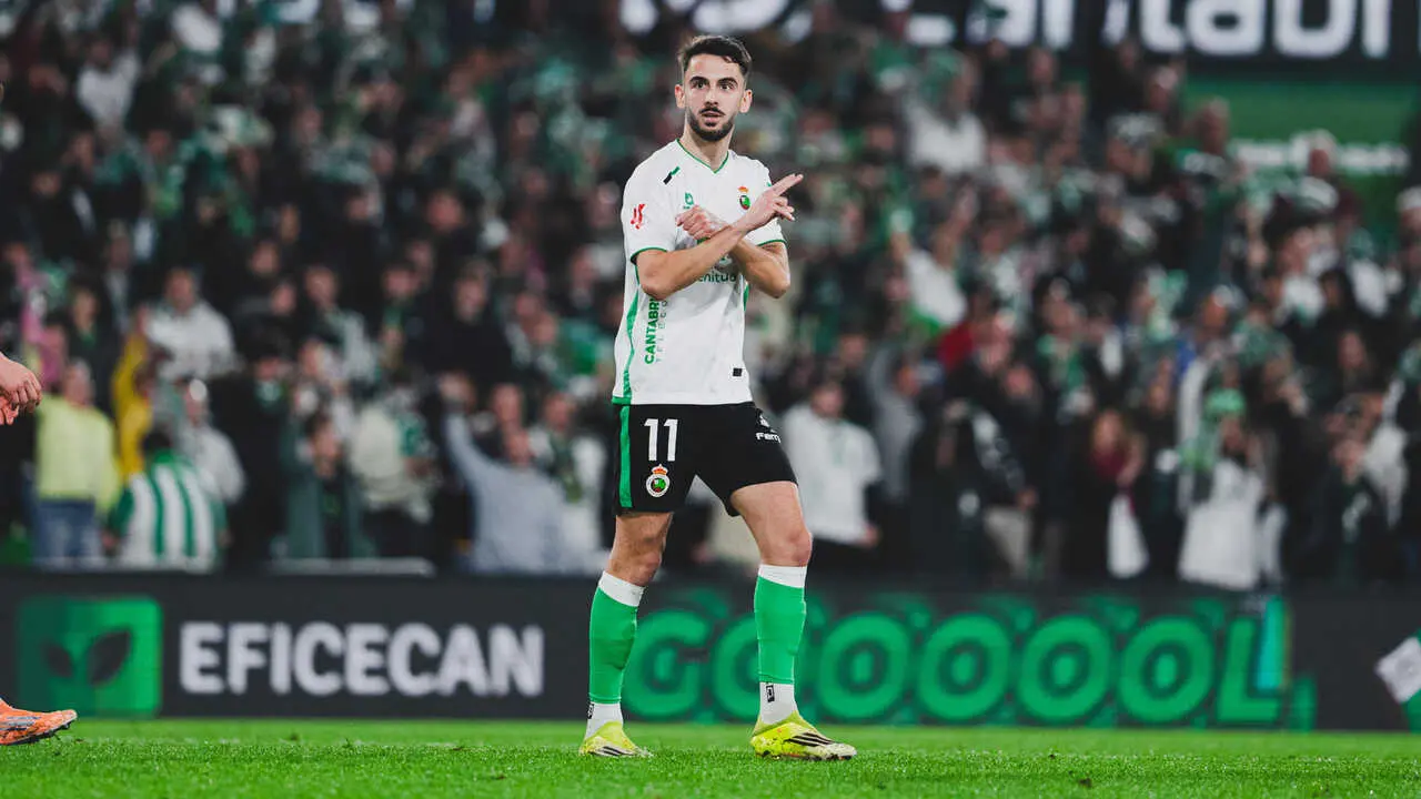 El Racing de Santander vuelve a so&ntilde;ar con el ascenso gracias, en gran parte, al rendimiento de Andr&eacute;s Mart&iacute;n. / RRC