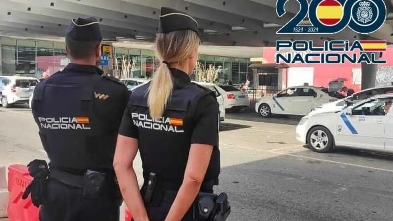 Agentes de la Polic&iacute;a Nacional en una imagen de archivo. / EP