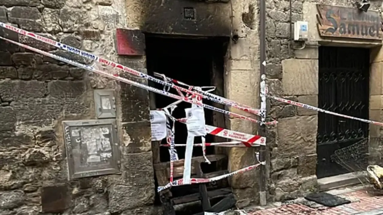 El edificio afectado por el incendio en Miranda de Ebro.