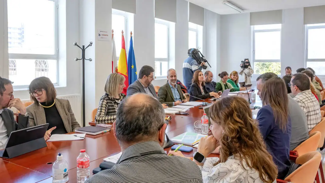 Educaci&oacute;n y los sindicatos docentes han alcanzado un preacuerdo salarial tras 18 meses de conflicto. / Alerta