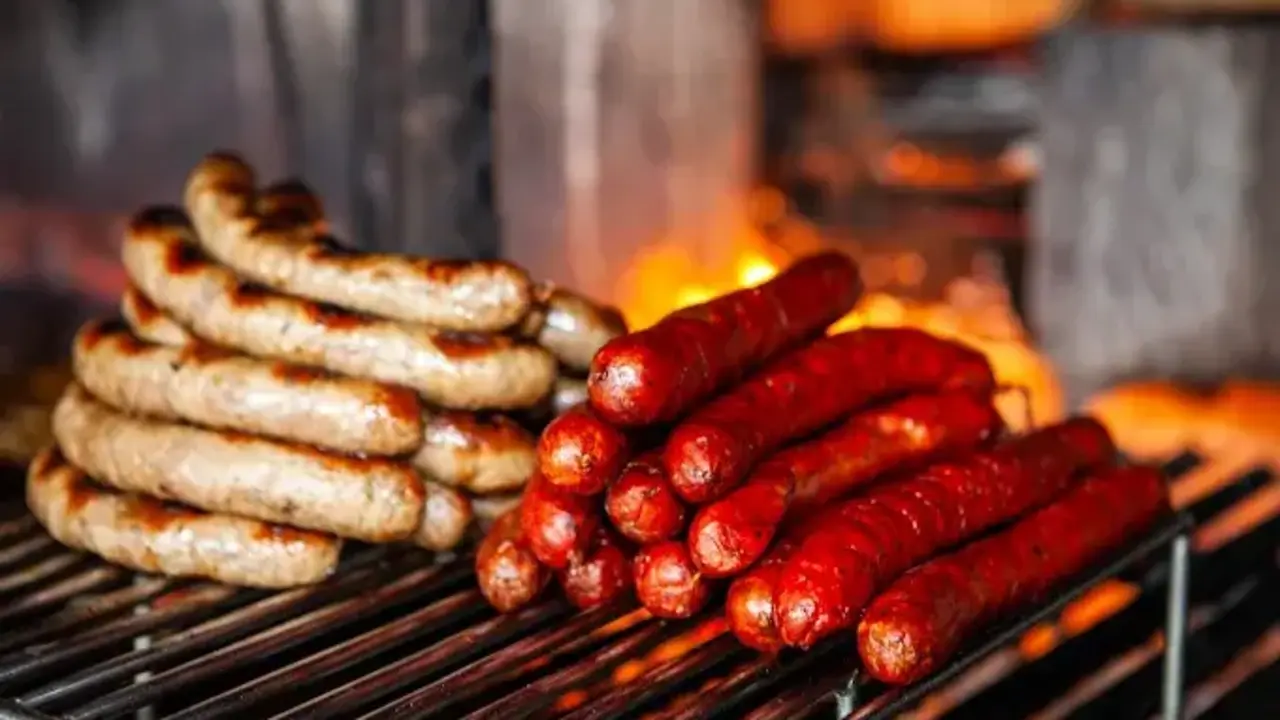 Ubicado en Avil&eacute;s, cerca de Cantabria, el local destaca por su cocina asturiana, sus parrilladas y su ambiente acogedor. / A.E