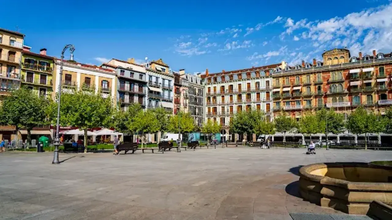 Entre calles hist&oacute;ricas, edificios culturales y paseos junto al r&iacute;o, Pamplona conserva lugares curiosos que muchos visitantes &mdash;y tambi&eacute;n algunos pamploneses&mdash; a&uacute;n no han descubierto. / A.E