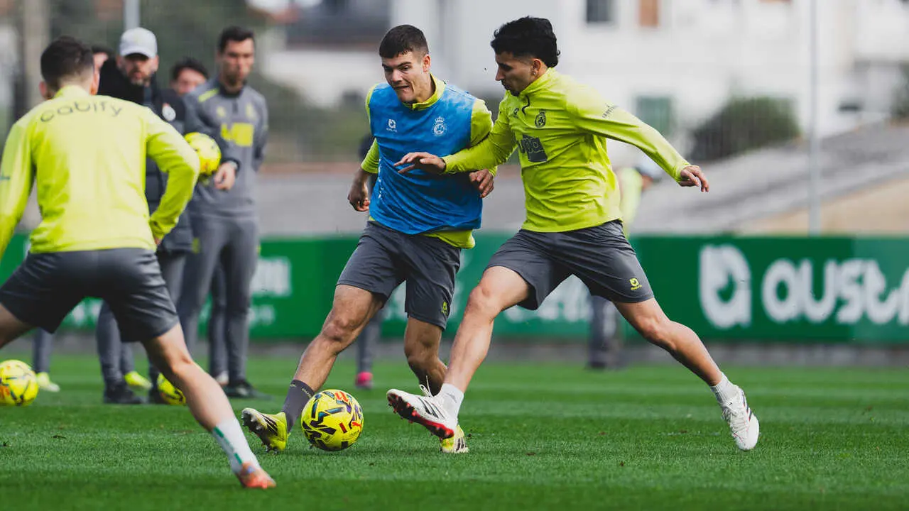 Los jugadores del Racing en el &uacute;ltimo entrenamiento del equipo. / RRC