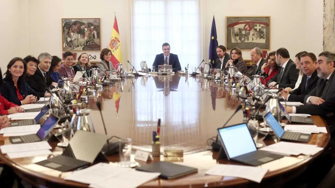 El Ejecutivo de Pedro S&aacute;nchez encara la crisis internacional en un contexto pol&iacute;tico marcado por las tensiones dentro del propio gabinete y la fragilidad parlamentaria en el Congreso. / EP