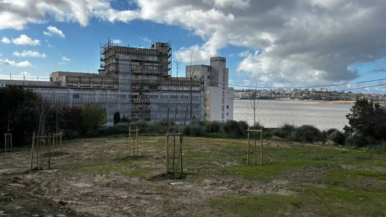 Vivienda de Pedre&ntilde;a donde ocurri&oacute; el presunto crimen machista investigado por la Guardia Civil. / M.D. / ALERTA