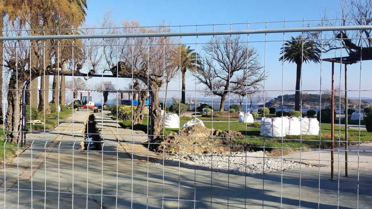 Enumeran diversos proyectos y actuaciones que siguen sin concluir en la zona de El Sardinero. / EP