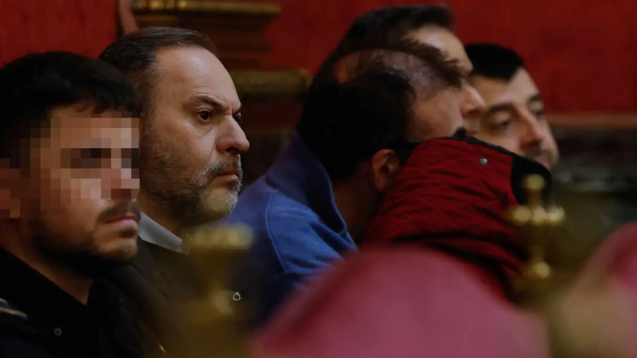El exministro Jose Luis &Aacute;balos (i), durante la audiencia preliminar en el Tribunal Supremo. / EP