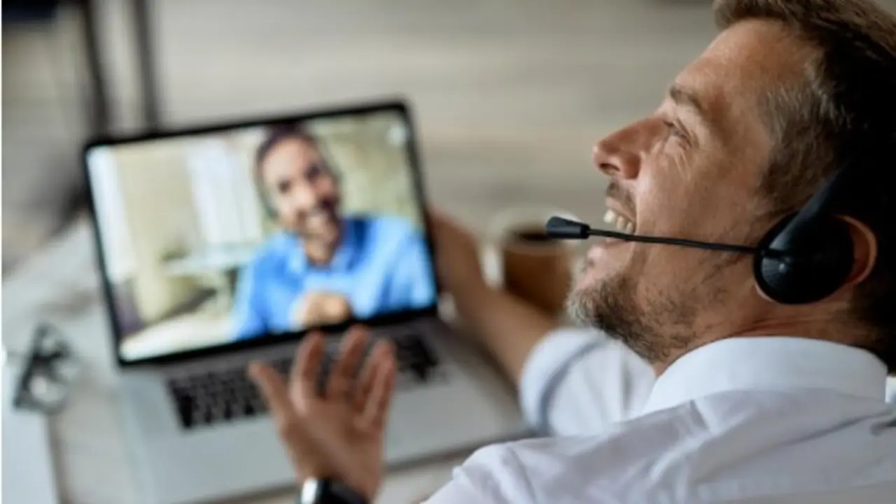 Centralita virtual y comunicaci&oacute;n empresarial moderna