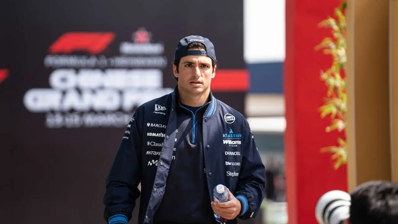 El inicio de Sainz est&aacute; marcado por un d&eacute;ficit estructural que afecta a cada fase del rendimiento del coche. / EP