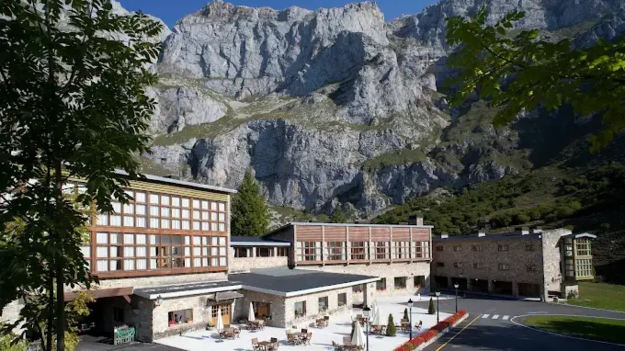 Cada vez m&aacute;s viajeros buscan algo m&aacute;s que un simple alojamiento, y este parador en Cantabria lo tiene todo. / A.E
