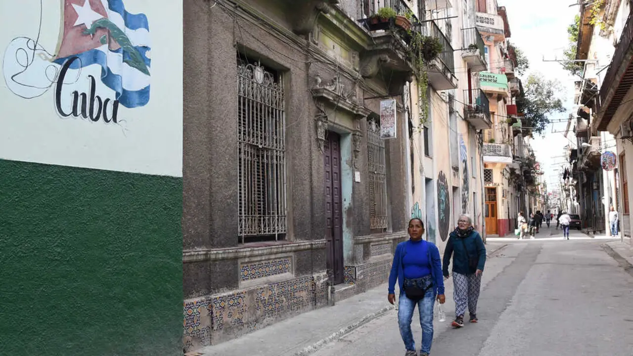 En medio de la crisis econ&oacute;mica y el desgaste institucional, Cuba se enfrenta a un escenario de transici&oacute;n incierta, donde el poder parece m&aacute;s enfocado en preservarse que en renovarse. / EP
