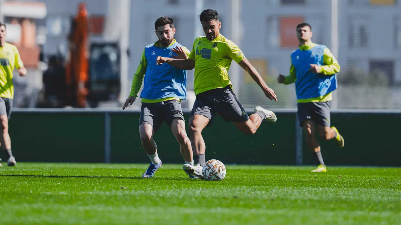 Los jugadores del Racing durante un entrenamiento. / RRC