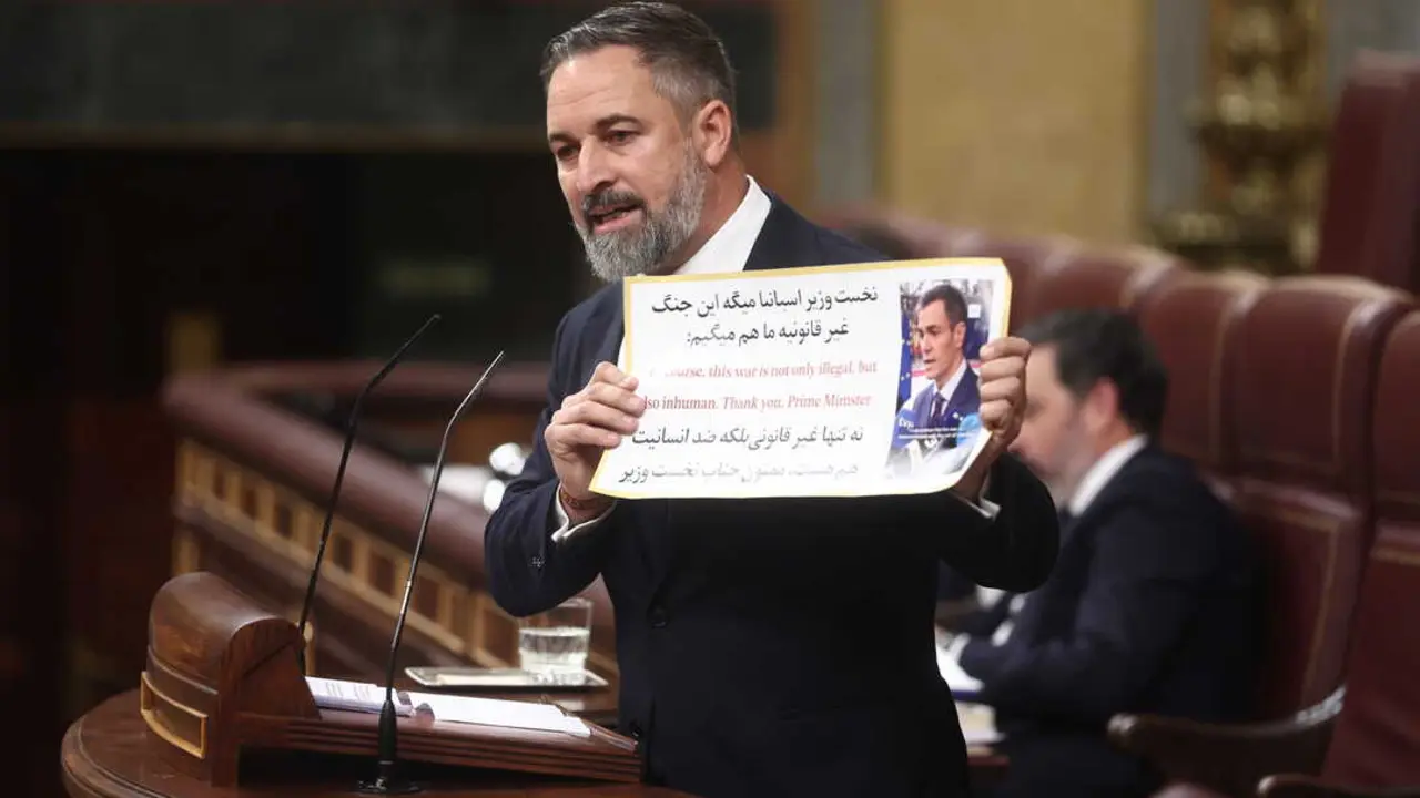 El presidente de VOX, Santiago Abascal, interviene durante una sesi&oacute;n de control al Gobierno. / EP