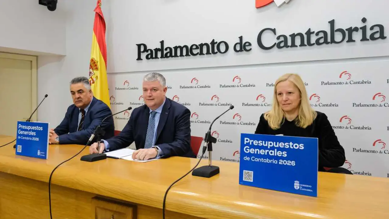 El consejero Luis &Aacute;ngel Ag&uuml;eros presenta unas cuentas &laquo;expansivas y realistas&raquo; que refuerzan los servicios
p&uacute;blicos y buscan impulsar la econom&iacute;a regional. / alerta