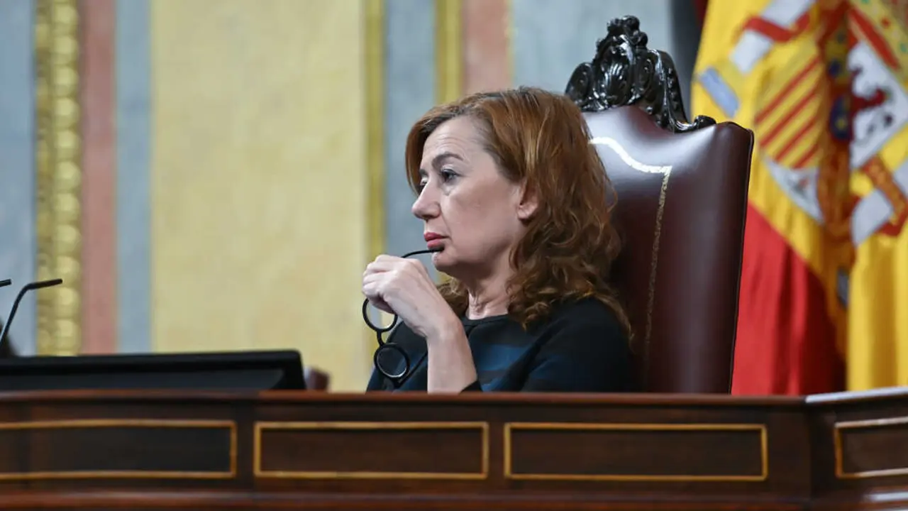 La presidenta del Congreso, Francina Armengol, durante una sesi&oacute;n plenaria en el Congreso. / EP
