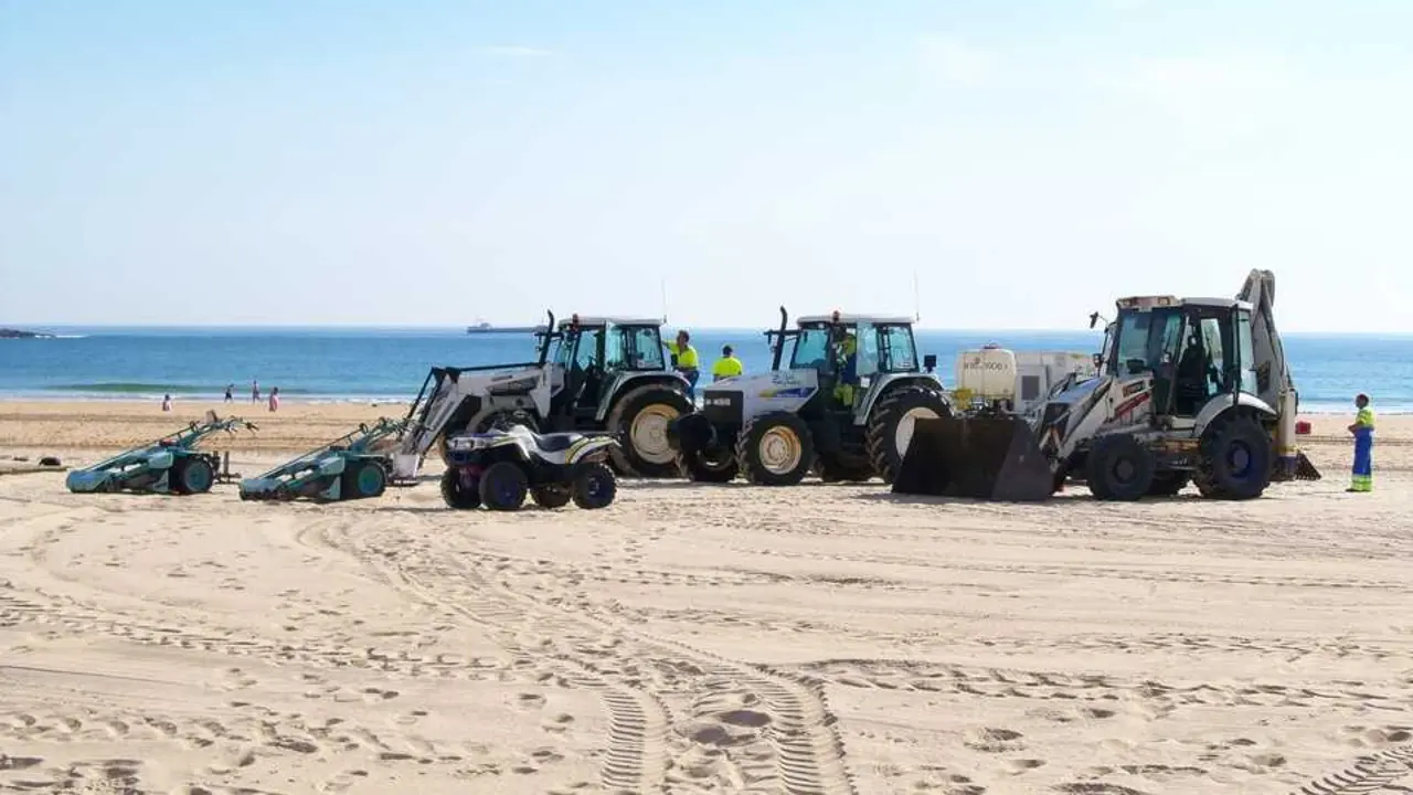 Dispositivo De Limpieza Y Mantenimiento De Playas. / EP