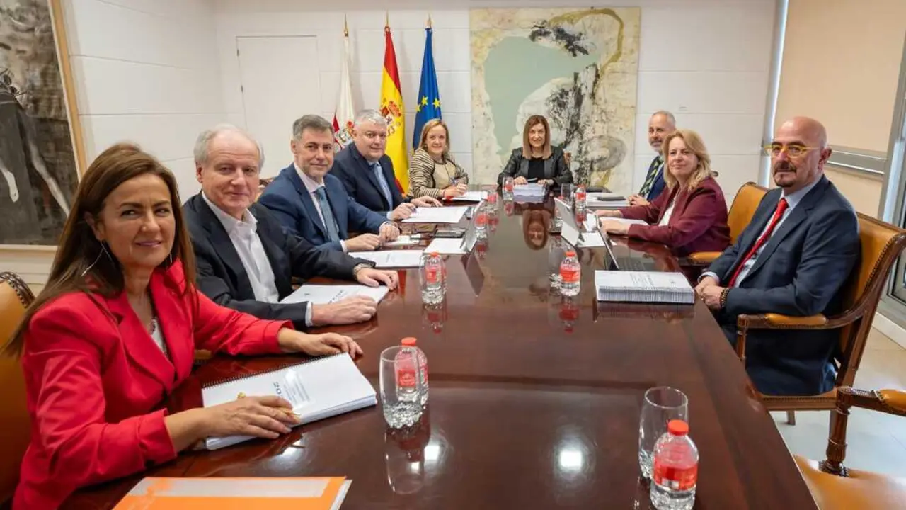 La presidenta de Cantabria, Mar&iacute;a Jos&eacute; S&aacute;enz de Buruaga, preside la reuni&oacute;n del Consejo de Gobierno en la que se aprob&oacute; el proyecto de Presupuestos auton&oacute;micos para 2026.