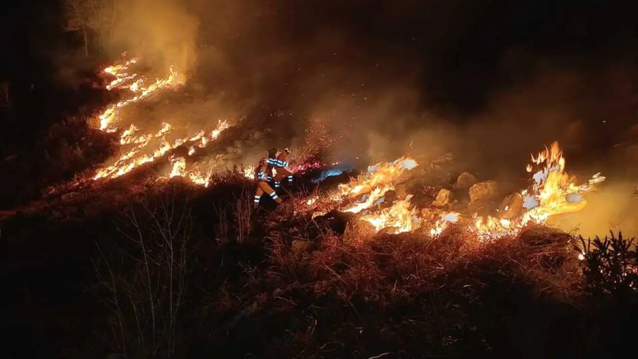 Uno de los incendios ocurridos en Cantabria esta semana. / ALERTA
