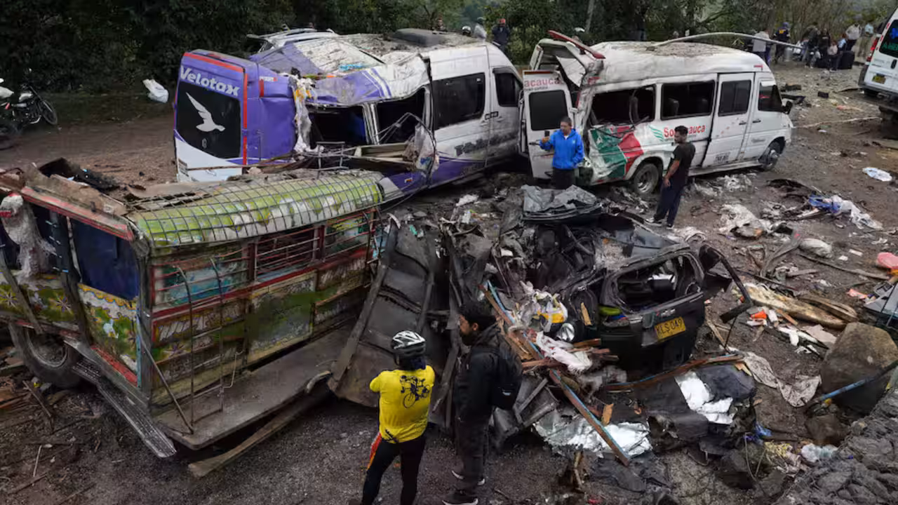 Lugar del atentado en el departamento del Cauca, donde una explosi&oacute;n en la v&iacute;a Panamericana dej&oacute; al menos 19 muertos y decenas de heridos.