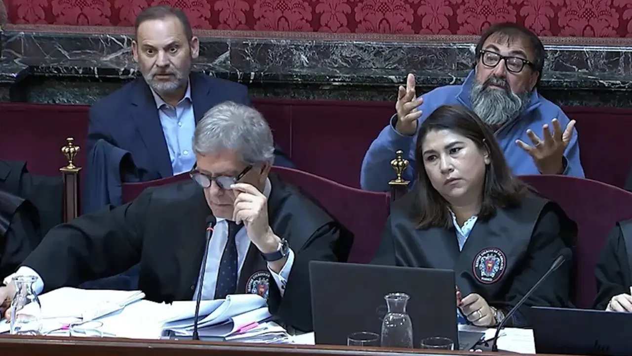 El ex ministro Jos&eacute; Luis &Aacute;balos y su ex asesor, Koldo Garc&iacute;a, durante la sesi&oacute;n del juicio celebrada ayerTribunal Supremo